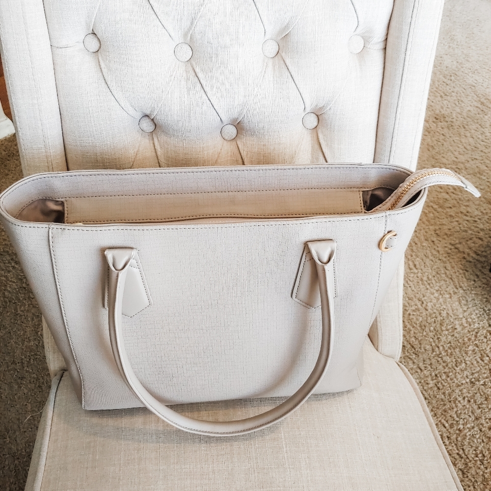 Dagne Dover ignature Tote
Bleecker Blush / Classic